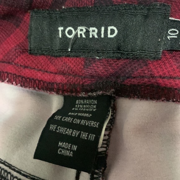 Torrid Plaid Ponte Stretch Skinny Pants Capri Grunge Goth Size 10 - Picture 8 of 8